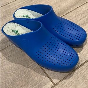 Brand New Size 42 Calzuro Shoes